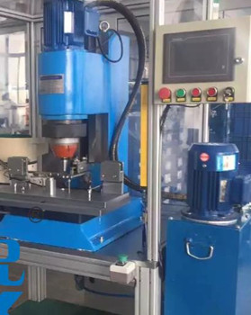 鉚接機(jī)使用期間的小問題，教你一招搞定！