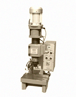 氣壓鉚接機(jī)在使用時要注意哪些事項？